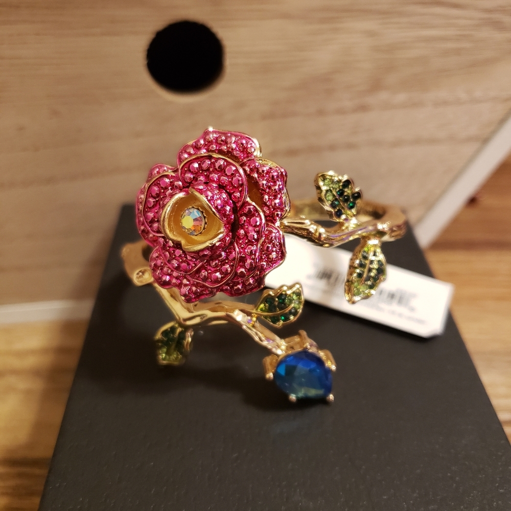 Betsey Johnson Bracelet - Picture 3 of 16